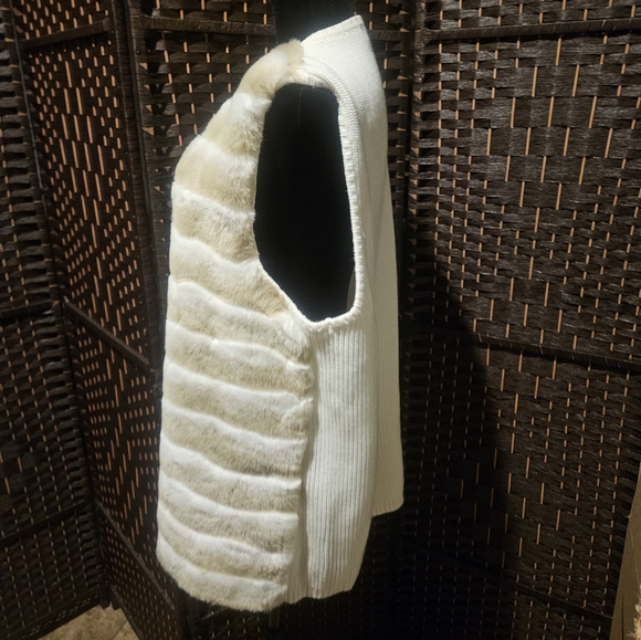Calvin Klein Faux Fur vest - Picture 4 of 4